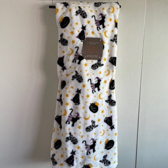 Berkshire Home HALLOWEEN Cat Plush Throw - Picture 4 of 6